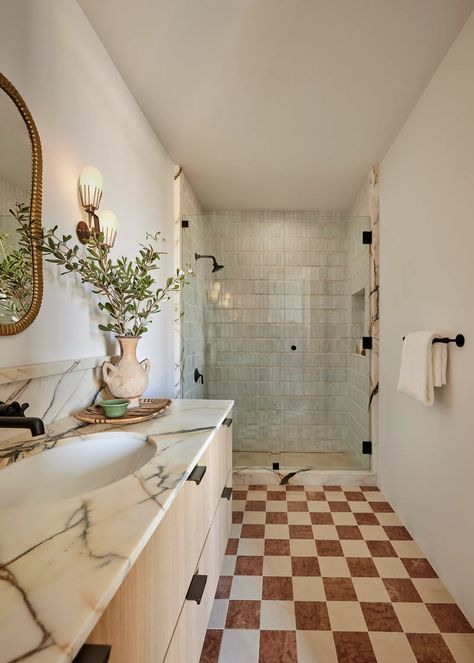 Modern California Bathroom, Nate Berkus Bathroom, California Desert Home, Nate Berkus Bedroom, Architectural Digest Bathroom, Architectual Digest, Nate Berkus Design, Ray Romano, Tiny Dining Rooms