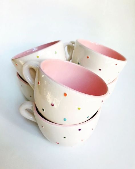 Pottery Cafe, Ceramic Pinch Pots, Ceramic Cafe, Diy Pottery Painting, Pottery Painting Designs, Handmade Cups, Keramik Design, Painted Mugs, Cup Art