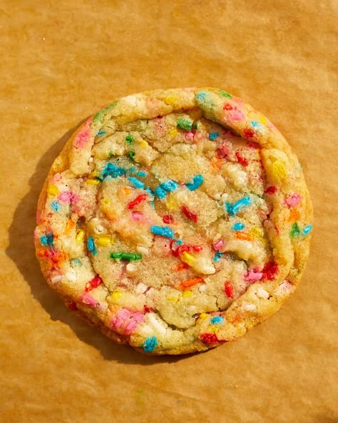 Confetti Cookies | easygayoven Confetti Desserts, Confetti Recipes, Sugar Cookies Sprinkles, Confetti Cake Cookies, Funfetti Recipes, Edible Recipes, Sugar Cookies With Sprinkles, Confetti Cookies, Pastries Recipes Dessert