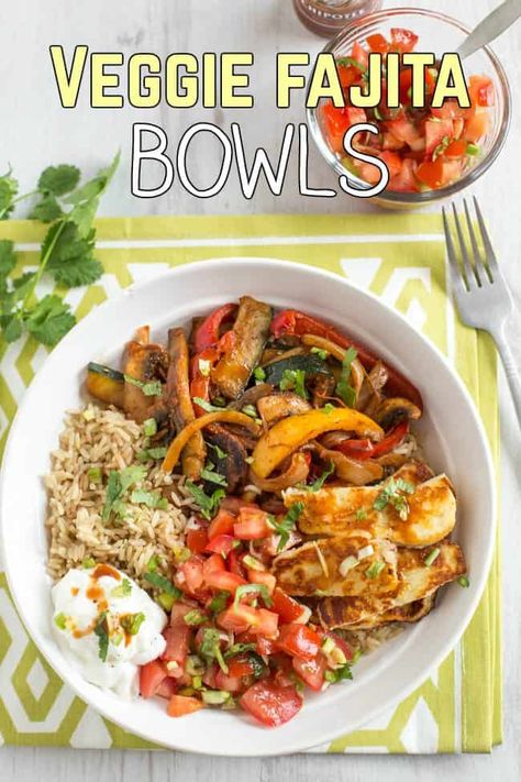 Halloumi Rice Bowl, Fajita Bowl, Veggie Bowls, Lunch Bowls, Fajita Bowls, Grilled Halloumi, Chicken Sandwiches, Fajita Recipe, Veggie Bowl