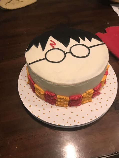 Harry Potter Cake Without Fondant, Homemade Harry Potter Cake, Hp Cake Birthday, Harry Potter Simple Cake, Easy Harry Potter Cakes, Harry Potter Cakes Easy, Birthday Harry Potter Ideas, Harry Potter Cake Ideas Easy, Harry Potter Easy Cake