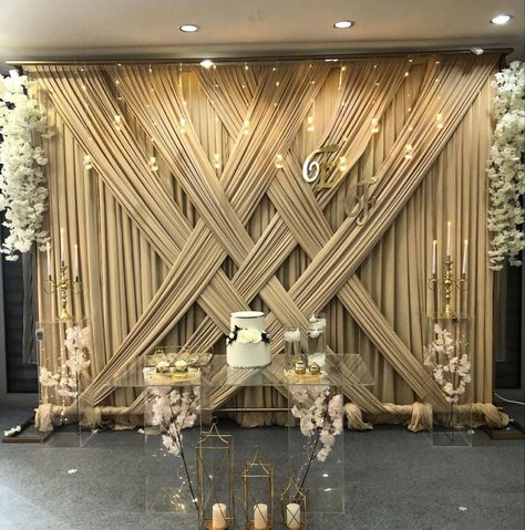 Engement Decoration Stage, Stage Decors For Engagement, Nikah Stage Decoration Simple, Engagement Backdrop Indian At Home, Nikah Partition Decor, Brown Wedding Themes, Fairy Lights Wedding, Wedding Hall Decorations, Wedding Background Decoration