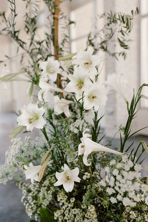 Hannah Taylor, Circle Arch, Bride Veil, Lily Wedding, Wedding Arbour, Arch Flowers, Arkansas Wedding, Flower Collection, Luxury Destination Wedding