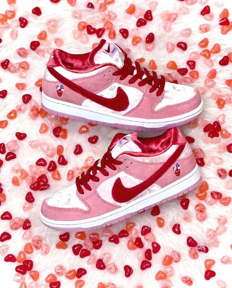 Who wants to cop the StrangeLove x Nike SB Dunk Low this weekend? 💕  📷: @highsnobiety https://t.co/DqgKwkrdtv Strange Love Dunks Outfit Men, Strange Love Dunks, Dunks Outfit, Dunk Lows, Shoes Nike Air Force, Cool Sneakers, Cool Shoes, Wishlist 2024, Shoes Nike Air