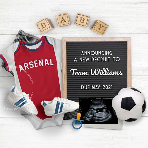 Football Pregnancy Announcement, Baby Announcement To Husband, Arsenal Soccer, Baby Pregnancy Announcement, Soccer Baby, Cute Pregnancy Announcement, Digital Announcement, Soccer Theme, Pregnancy Announcement Photos