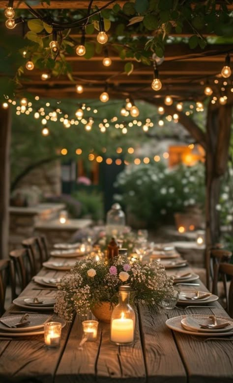 Summer Indoor Wedding, Backyard Dinner Party Table, Romantic Candle Dinner, Backyard Dinner Party, Deco Champetre, Outdoor Dinner Parties, Tafel Decor, Dinner Party Table, Romantic Candles