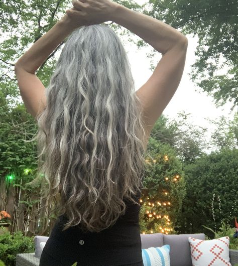 Grey Hair Long Older Women, Salt And Pepper Hair Aesthetic, Long Wavy Gray Hair, Older Women With Long Curly Hair, Long Wavy Grey Hair, Long Natural Grey Hair, Long Natural Gray Hair, Old Women With Long Hair, Grey Long Hair Older Women