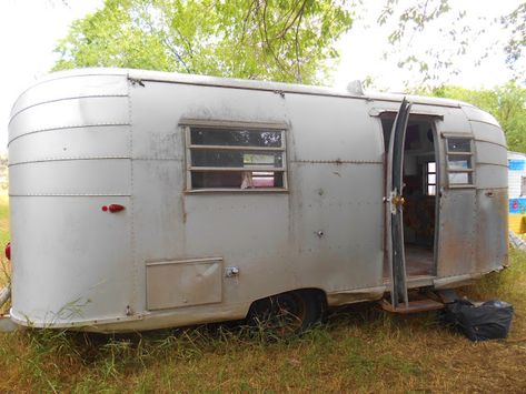 Avion Camper, Avion Trailer, Vintage Trailer Interior, Tin Can Tourist, Camper Interior Design, Airstream Campers, Slide In Camper, Trailer Interior, Campervan Life