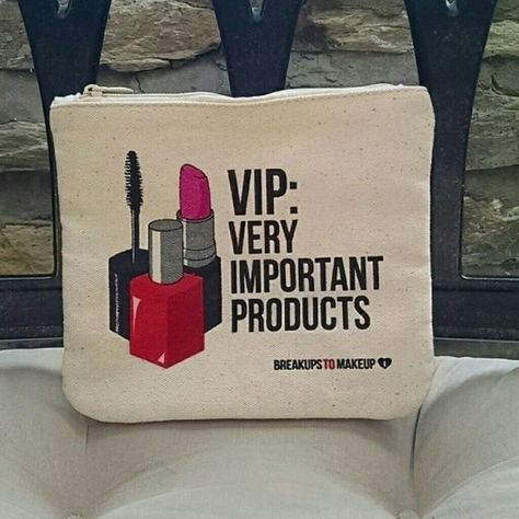 Cute Makeup Bag, Canvas Bag Diy, Canvas Bag Design, Cute Makeup Bags, Ipsy Bags, Ipsy Glam Bag, Projets Cricut, Diy Bag Designs, Vinyl Quotes