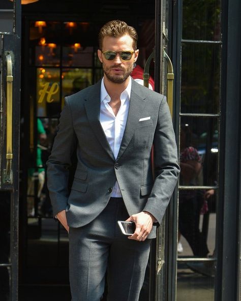 Jamie Dornan Quitting Christian Grey Role: Calls 'Fifty Shades Darker' Just A Job | Celeb Dirty Laundry Costume Gris, Christian Grey Jamie Dornan, Grey Suit Men, Herren Outfit, Christian Grey, Men’s Suits, Gray Suit, Mens Fashion Suits, Business Outfit