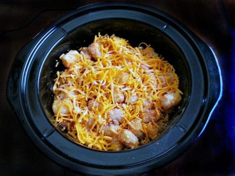 Cheesy Chicken Tater Tot Casserole (Crockpot) | Kylee Cooks Cheesy Chicken Tater Tot Casserole, Easy Sausage Casserole, Tater Tot Appetizers, Casserole Crockpot Recipes, Chicken Tater Tot Casserole, Favorite Casserole Recipes, Chicken Cooker, Tater Tot Recipes, Sausage Crockpot