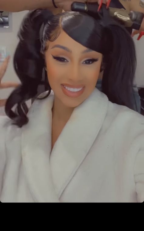 Melania Hair, Cardi Hairstyles, Cardi B Hairstyles, Glitter Nike, Dream Hairstyles, Flawless Face Makeup, Cardi B Photos, Two Ponytails, Pretty Babe