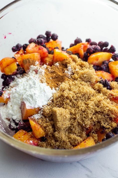 Peach Blueberry Crisp, Easy Summer Dessert Recipes, Easy Summer Dessert, How To Peel Peaches, Frozen Peaches, Blueberry Crisp, Peach Blueberry, Peach Crisp, Fruit Crisp