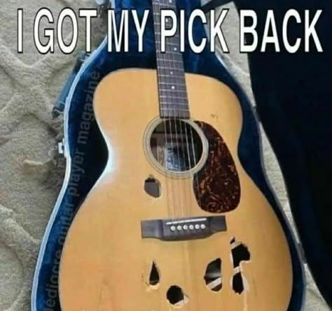 Dilly Dallying, Musician Memes, Funny Guitar, Teen Stuff, Musician Humor, Band Jokes, Music Jokes, Guitar Obsession, Band Kid