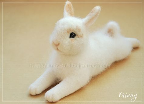 Needle felted bunny, natural merino wool www.facebook.com/nata.kravtsova Cutest Bunny Ever, Tovad Ull, Felted Bunny, Needle Felting Diy, Needle Felting Tutorials, Felt Bunny, Needle Felting Projects, Wool Projects, Felt Patterns