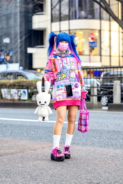 #Harajuku style is always acceptable at #TokyoFashionWeek Harajuku Style Outfits, Japanese Street Fashion Harajuku, Tokyo Fashion Street, Tokyo Fashion Week Street Styles, Kawaii Peach, Harajuku Street Style, Japan Fashion Street, Tokyo Fashion Week, Harajuku Fashion Street