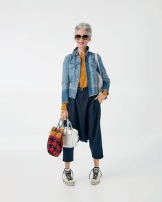 "Unless it’s 5 in the morning, I’m wearing red lipstick to the airport." - Linda Rodin http://www.cntraveler.com/stories/2015-11-10/linda-rodin-packing-tips-and-travel-outfit Linda Rodin Style, Linda Rodin, Mode Ab 50, Drop Crotch Pants, Older Women Fashion, Uma Thurman, Advanced Style, Ageless Style, Classic Casual