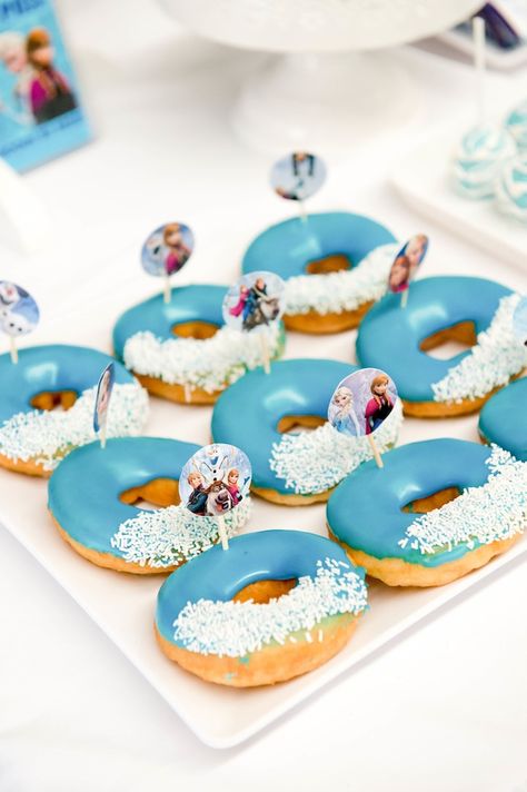 Frozen Birthday Party Food, Frozen Party Food, Frozen Birthday Party Cake, Elsa Party, Birthday Breakfast Party, Frozen Birthday Party Decorations, Cake Frozen, 4de Verjaardag, Elsa Birthday Party