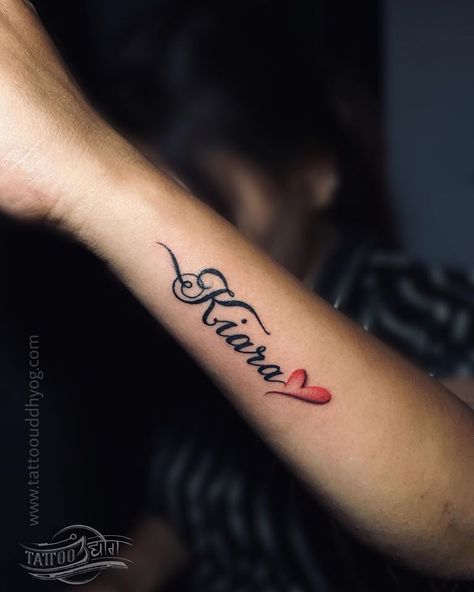 Name Tattoo Ideas For Man, Carter Tattoo Name, Tatoos Woman Hand Name, Wife Name Tattoo For Men On Arm, Tattoos For Your Girlfriend, Places To Get Name Tattoos, Tattoos For Women With Names, Small Name Tattoo Ideas, Garcia Tattoo Last Name