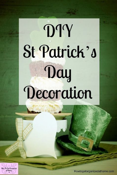 Are you looking for ideas for DIY St Patrick’s Day decorating ideas! Find the full tutorial on how to make your very own St Patrick’s Day sign!  #stpatty #stpatricksday #shamrock Shamrock Decorations, Lucky Sign, Christmas Sides, Irish Luck, Leprechaun Hat, Thanksgiving Diy, Holidays Around The World, Family Crafts, Diy Decorations