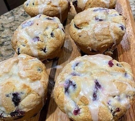 Weight Watchers Lemon Blueberry Muffins - Dieter24 Ww Blueberry Muffins, Weight Watcher Lemon Blueberry Muffins, Ww Blueberry Muffins 1 Point Kodiak, Lemon Blueberry Protein Muffins, 100 Calorie Blueberry Muffins, Lemon Blueberry Muffins Recipe, Chocolate Frosty, Lemon Blueberry Muffins, Potato Bites