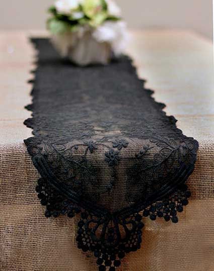 Black Lace Wedding Decor, Gothic Vintage Wedding, Wedding Table Cloths, Gothic Country, Lace Table Runner Wedding, Gothic Wedding Theme, Random Decor, Dark Wedding Theme, Black Lace Wedding