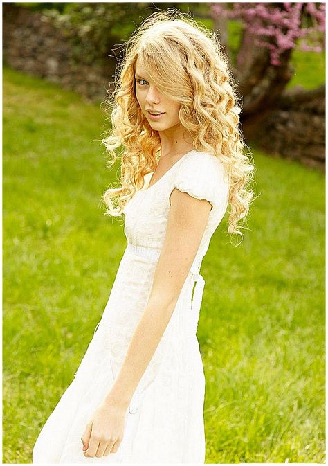 Taylor Swift - People Magazine 2008 Taylor Swift No Makeup, Taylor Swift 2008, Photo Of Taylor Swift, Taylor Swift Photoshoot, Taylor Swift Dress, Photos Of Taylor Swift, Red Carpet Photos, Taylor Swift Web, Taylor Swift Fearless