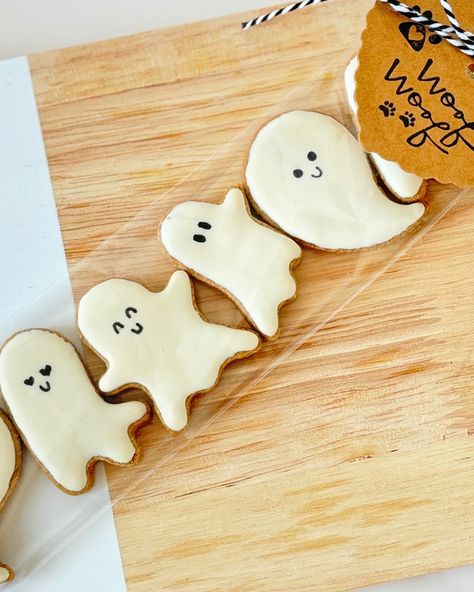 👻 Spooky and Cute! ☺️ Ghost Dog Cookies ♥ Perfect for a Halloween surprise for your fur baby! 🎃🐾 Available in our Etsy shop! www.ambersdogbakery.etsy.com #HalloweenDogTreats #GlutenFreeDogCookies #WoofWorthy #Halloweenfordogs #cuteghost #Pupapproved Halloween Dog Treats, Ghost Dog, Dog Cookies, Cute Ghost, Fur Babies, Ghost, Etsy Shop, Halloween, Dogs