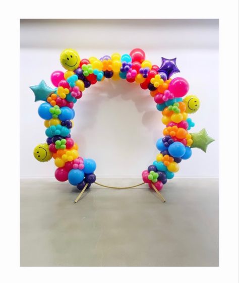 Smiley Balloon Arch, Lisa Frank Balloon Arch, Lisa Frank Balloons, Primary Colors Balloon Garland, Balloon Garland Bright Colors, Balloon Tower, Birthday Room Decorations, Wiggles Birthday, Hippie Birthday