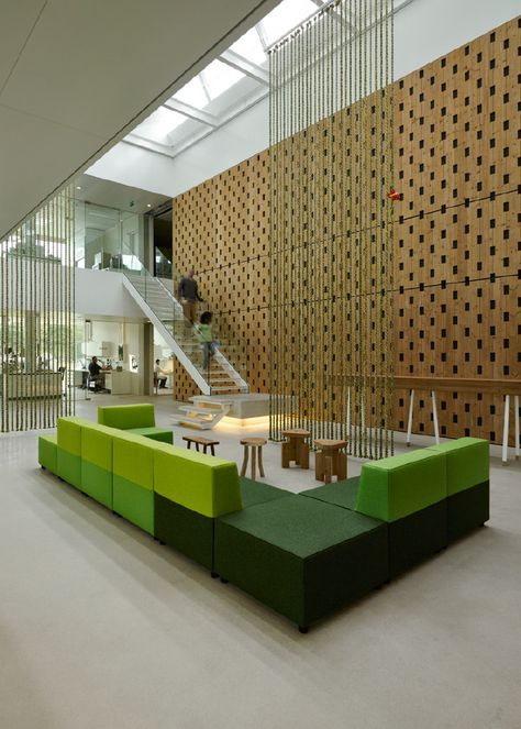 Netherlands Institute for Ecology (NIOO-KNAW) / Claus en Kaan Architecten School Waiting Area, Office Lounge Design, Waiting Area Design, Reception Area Design, School Reception, Reception Waiting, Lobby Ideas, School Building Design, Lounge Interiors