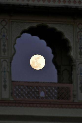 Goodnight Moon - Jaipur, India Indian Moon Aesthetic, Elsweyr Aesthetic, Sky And Moon Aesthetic, Good Night Aesthetic, House Dayne, Arabian Nights Aesthetic, Indian Night, India Aesthetic, Aesthetic Indian