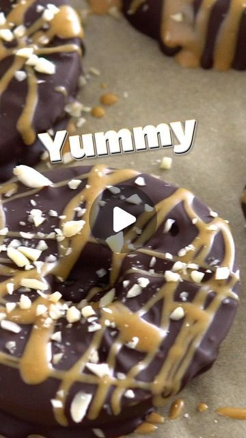 Justin Agustin on Instagram: "Chocolate Covered Apple Donuts 🍩   Prep Time: 15 mins freeze Time: 30 mins Servings: 24  Ingredients -4 Apples - 240g Dark Chocolate Chips -1tbs Coconut Oil -Natural Peanut Butter (or any nut butter of your choosing) Peanuts (or any nut of your choosing)  Instructions -Lay your apples on their side, and cut off the tops and bottoms. Then, slice them into discs about 1/4 of an in thick. -Core your apple slices to create a hole in the middle (like a doughnut). -Roughly chop your peanuts, and set aside. -In a bowl (big enough to fit the apple rings), add your chocolate chips and coconut oil, and melt them in the microwave for 3U seconds. Stir, and continue this process until your chocolate is fully melted. - Line a baking tray with parchment paper.  -Begin dunki Apple Peanut Butter Chocolate Chips, Apple Doughnut, Apple Chocolate, Chocolate Rings, Chocolate Covered Apples, Apple Donuts, Apple Rings, Apple And Peanut Butter, Chocolate Butter