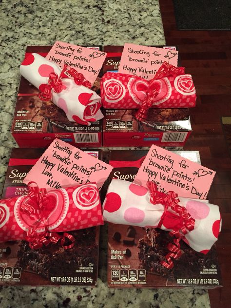 Brownie Points Teacher Gift, Brownie Valentine, Friend Valentine, Valentines Puns, Friend Valentine Gifts, Box Brownies, Brownie Points, Valentines Gifts For Boyfriend, Brownie Mix