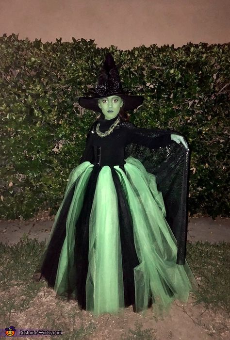 Witches And Wizards Costume, Mommy Witch Costume, Diy Wicked Witch Of The West Costume, Witch Costumes Kids Diy, Witches Costume Ideas, Girls Witch Costume Diy, Wicked Witch Of The West Costume Diy, Diy Girl Witch Costume, Kids Witch Costume Diy