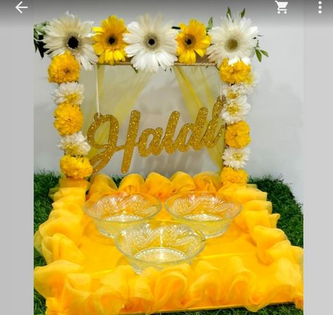 Haldi Pleat Decoration, Haldi Dish Decoration Ideas At Home, Haldi Platter Decoration Ideas At Home, Haldi Plate Decoration Ideas At Home, Haldi Plate Decoration Ideas Muslim, Haldi Thali Decoration Ideas For Muslims, Haldi Dish Decoration Ideas, Haldi Platter Ideas, Haldi Thali Decoration Ideas