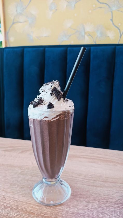 #milkshake#oreo#food#restaurant Milkshake Restaurant, Milkshake Oreo, Oreo Food, Food Restaurant, Oreo, Restaurant, Drinks, Comics