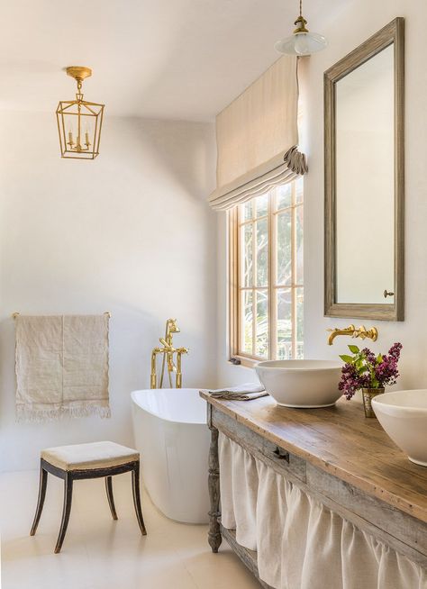 Breathtaking, timeless, and tranquil bathroom design with natural materials, European antiques, and bespoke design from Giannetti Home. #bathroomdesign #europeancountry #sophisticatedstyle #brookegiannetti Modern French Interiors, Brooke Giannetti, Patina Farm, Patina Style, Country Style Interiors, French Country Bathroom, French Farmhouse Style, Modern French Country, Bathroom Farmhouse Style