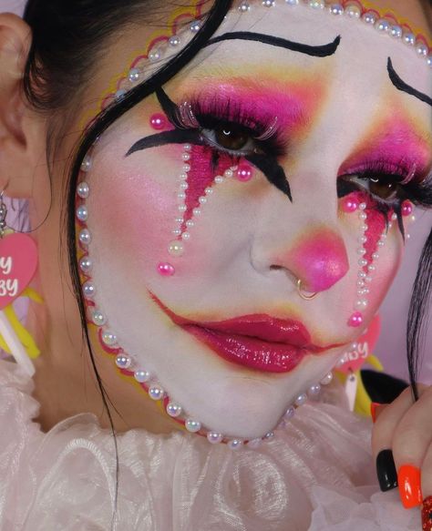 Red Contact Lenses Makeup, Clown Costume And Makeup, Make Up Looks Unique, Artistic Clown Makeup, Colorful Drag Makeup, Cotton Candy Clown Makeup, Drag Inspo Outfit, Neon Goth Makeup, Rhinestone Clown Makeup