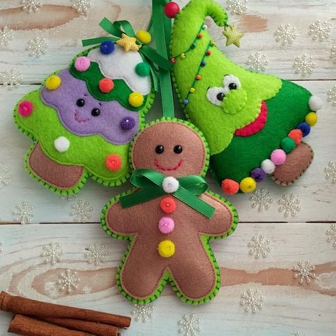 TheSmilingAngel - Etsy Christmas Felt Ideas, Felt Grinch, Easy Felt Christmas Ornaments, Felt Tree Ornaments, Felt Christmas Tree Ornaments, Christmas Tree Felt, Christmas Ornaments Felt, Christmas Tree Gingerbread, Christmas Decorations Sewing