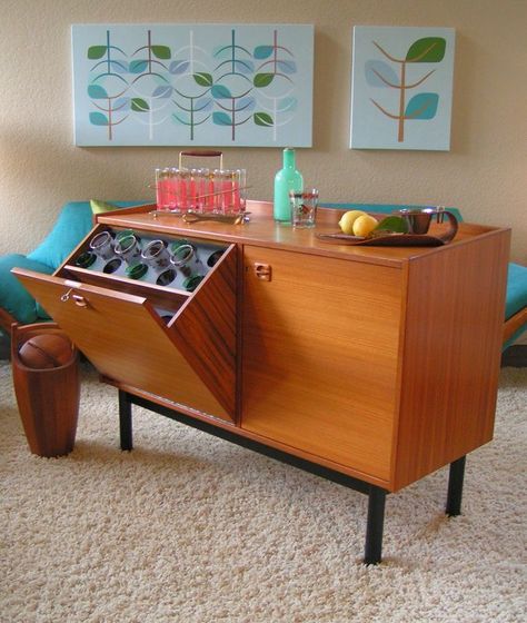 Ten Ultra Cool Mid-Century Household Cocktail Mini Bars | DoYouRemember? Bar Sideboard, Modern Bar Cabinet, Mid Century Modern Bar, Liquor Bar, Mid Century Bar, Mini Bars, Mid Century Modern Decor, Modern Bar, Retro Furniture