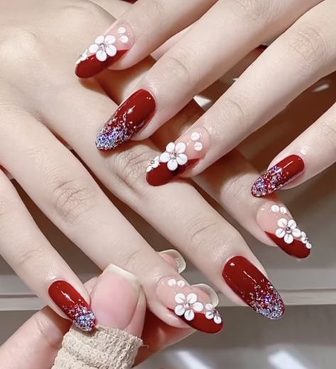 Dulhan Nail Art Designs, Nail Art Maroon, Heart Nail Art Designs, Bridal Nail Art Designs, Cny Nails, Engagement Hand, Bridal Nails Designs, Butterfly Nail Designs, Gel Toe Nails