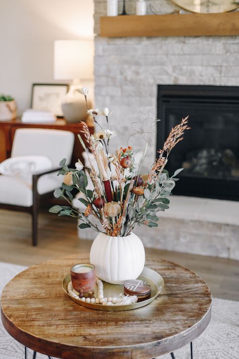 Autumn Vase Decor, Fall Flower Arrangements For Home, Fall Vase Filler Ideas, Fall Vase Arrangements, Pumpkin Vase Centerpiece, Cozy Homemaking, Pumpkin Flower Arrangements, Autumn Vase, Thanksgiving Centerpieces Diy