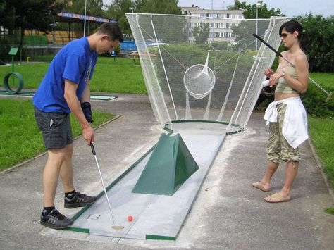 Adventure golf. Backyard Golf Ideas, Portable Mini Golf, Backyard Golf, Diy Golf, Putt Putt Golf, Adventure Golf, Golf Diy, Crazy Golf, Miniature Golf Course