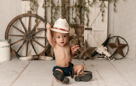 Cow Cake Smash Photography, Cowgirl Cake Smash Photography, Cowboy Smash Cake Pictures, My First Rodeo Pictures, My First Rodeo Birthday Boy Photoshoot, One Year Old Cowboy Photoshoot, Cowboy First Birthday Photo Shoot, My First Rodeo Birthday Photoshoot, First Rodeo Birthday Photoshoot