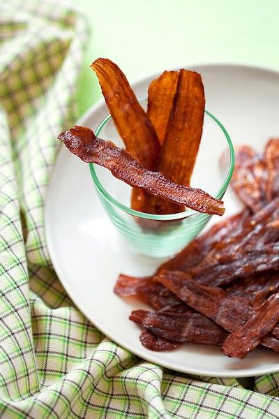 6 ways to make vegan bacon, including eggplant bacon Eggplant Bacon, Low Carb Veggie, Vegetarian Bacon, Plat Vegan, Plats Healthy, Vegan Bacon, God Mad, God Mat, Deilig Mat