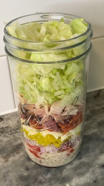 Grinder Salad In A Jar, Grinder Salad Sub In Mason Jar, Grinder Salad Mason Jar, Grinder Salad Dressing, Jar Lunch Ideas, Salad In A Mason Jar, Yummy Bowls, Mason Jar Meal Prep, Grinder Salad