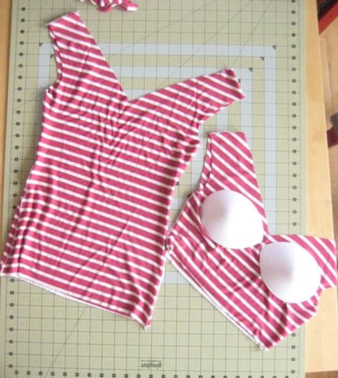 Sew a built in bra with cups! Sewing A Bra Into A Dress, Sewing Bras, Diy Bra, Bra Hacks, Sewing Lingerie, Altering Clothes, Pattern Drafting, Sewing Tips, Sewing Project