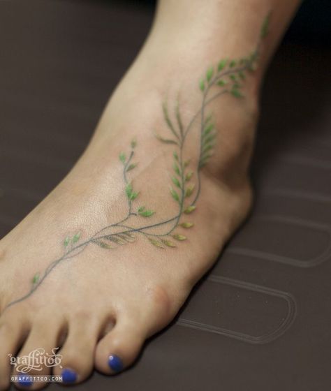 Tatoo Dog, Best Leg Tattoos, Green Tattoos, Vine Tattoo, 동화 삽화, Vine Tattoos, Plant Tattoo, Botanical Tattoo, 1 Tattoo