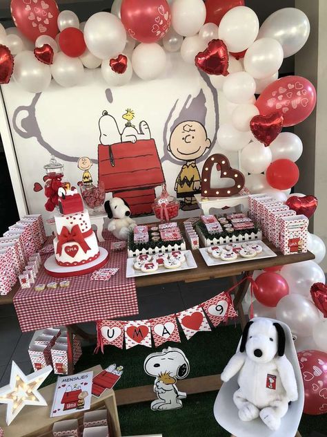 Snoopy Love | CatchMyParty.com Snoopy Birthday Party, Snoopy Baby Shower, Birthday Snoopy, Puppy Baby Shower, Peanuts Party, Peanuts Birthday, Red Birthday Party, Snoopy Valentine, Day Party Ideas