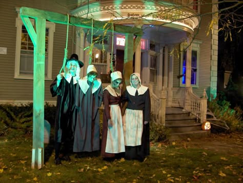 Arlington Ave Halloween, 2004 - Salem Witch Trial Salem Halloween Decor, Witch Halloween Decorations, Halloween Theme Decoration, Salem Halloween, Witches Halloween Party, Halloween Maze, Perfect Halloween Party, Halloween Diy Outdoor, Halloween Outside